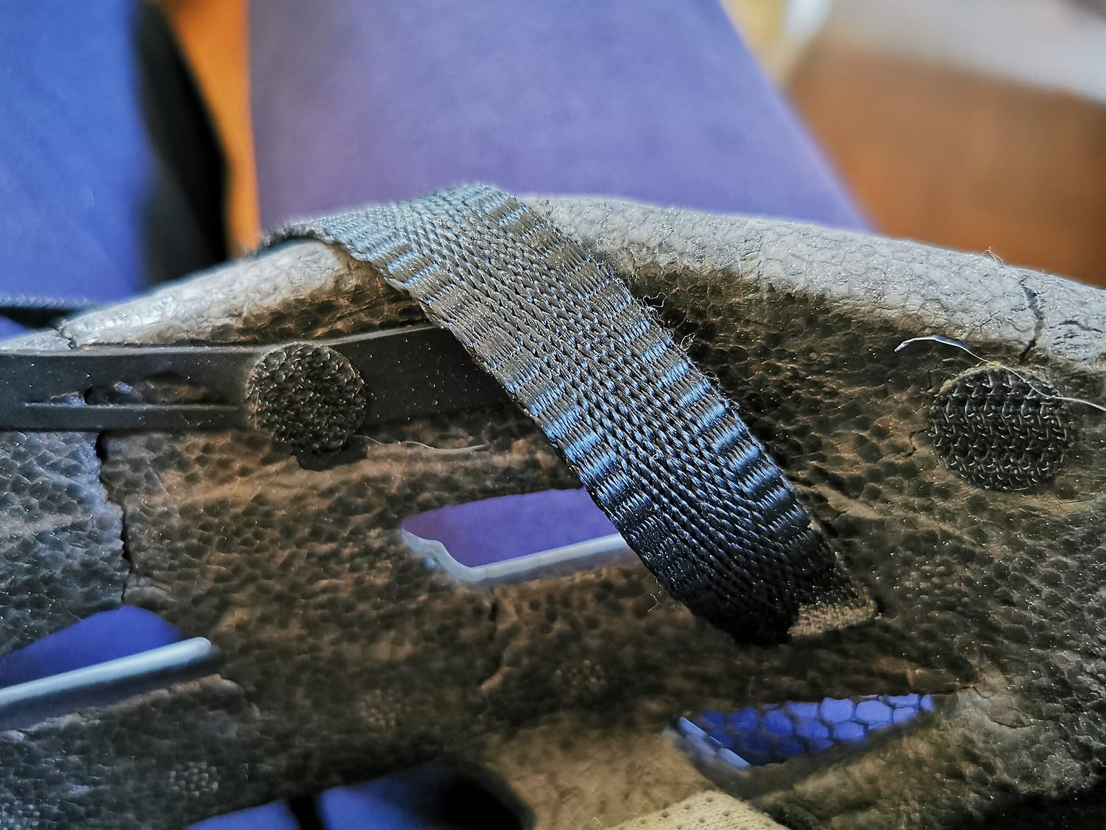 <img src="image.png" alt=""> Rechte Seite von meinem Helm