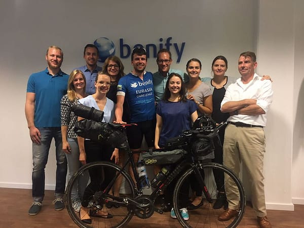 Jonas mit Kollegen bei Benify