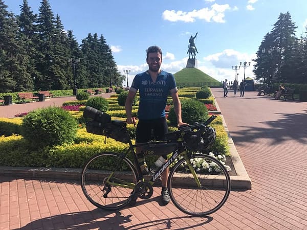 Jonas in Ufa - Weltrekord geschafft. 6450 KM in 25 Tagen 3 Stunden und 38 Minuten Jonas in Ufa - Weltrekord geschafft. 6450 KM in 25 Tagen 3 Stunden und 38 Minuten