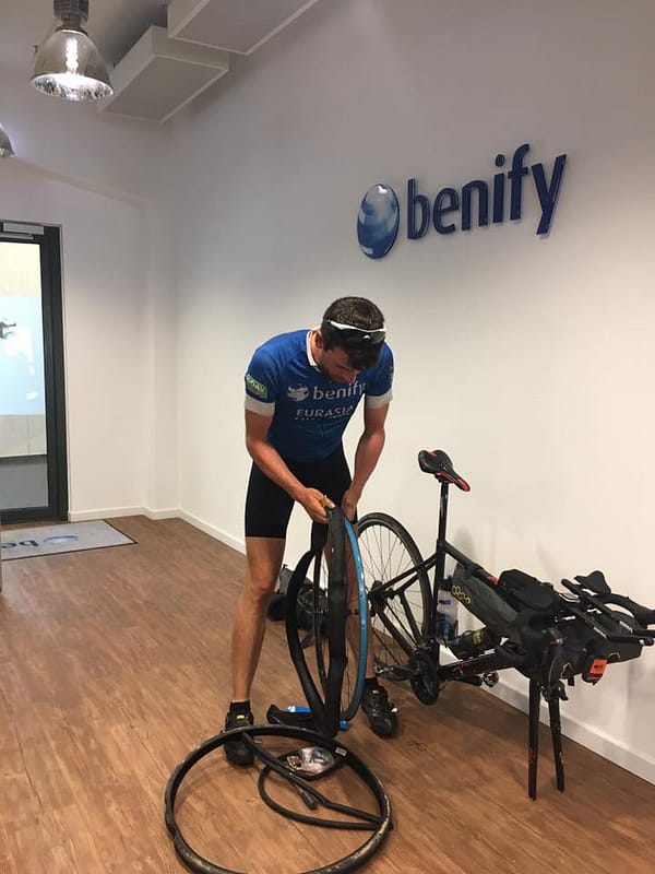 Jonas am am Schwalbe reifen aufziehen